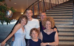 Dankeschön an meine Frau und meine Kinder für die großartige Unterstützung.